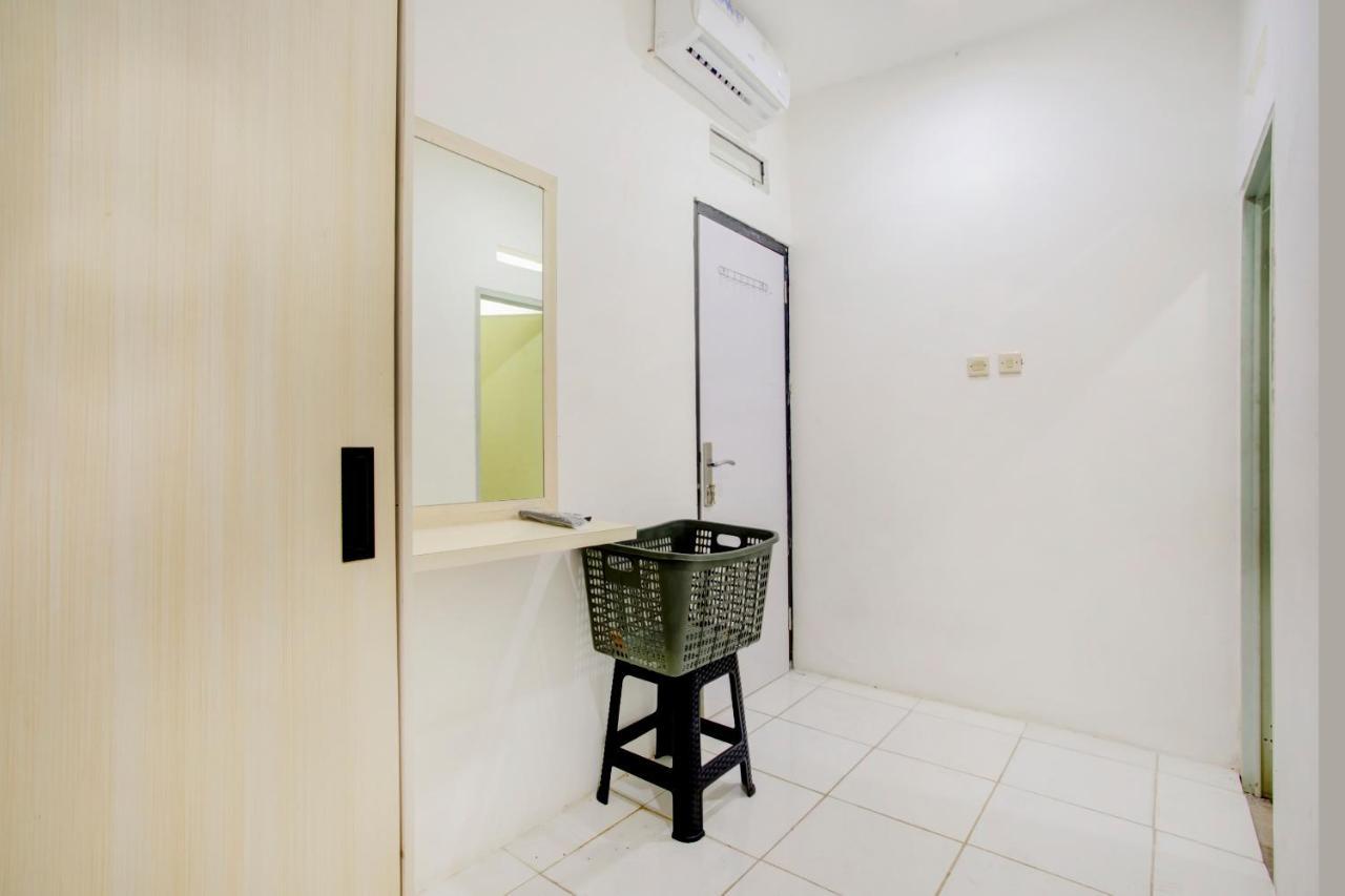 Vaccinated Staff - Spot On 3928 Terrace House Syariah Hotel Pondoktjing Dua Buitenkant foto
